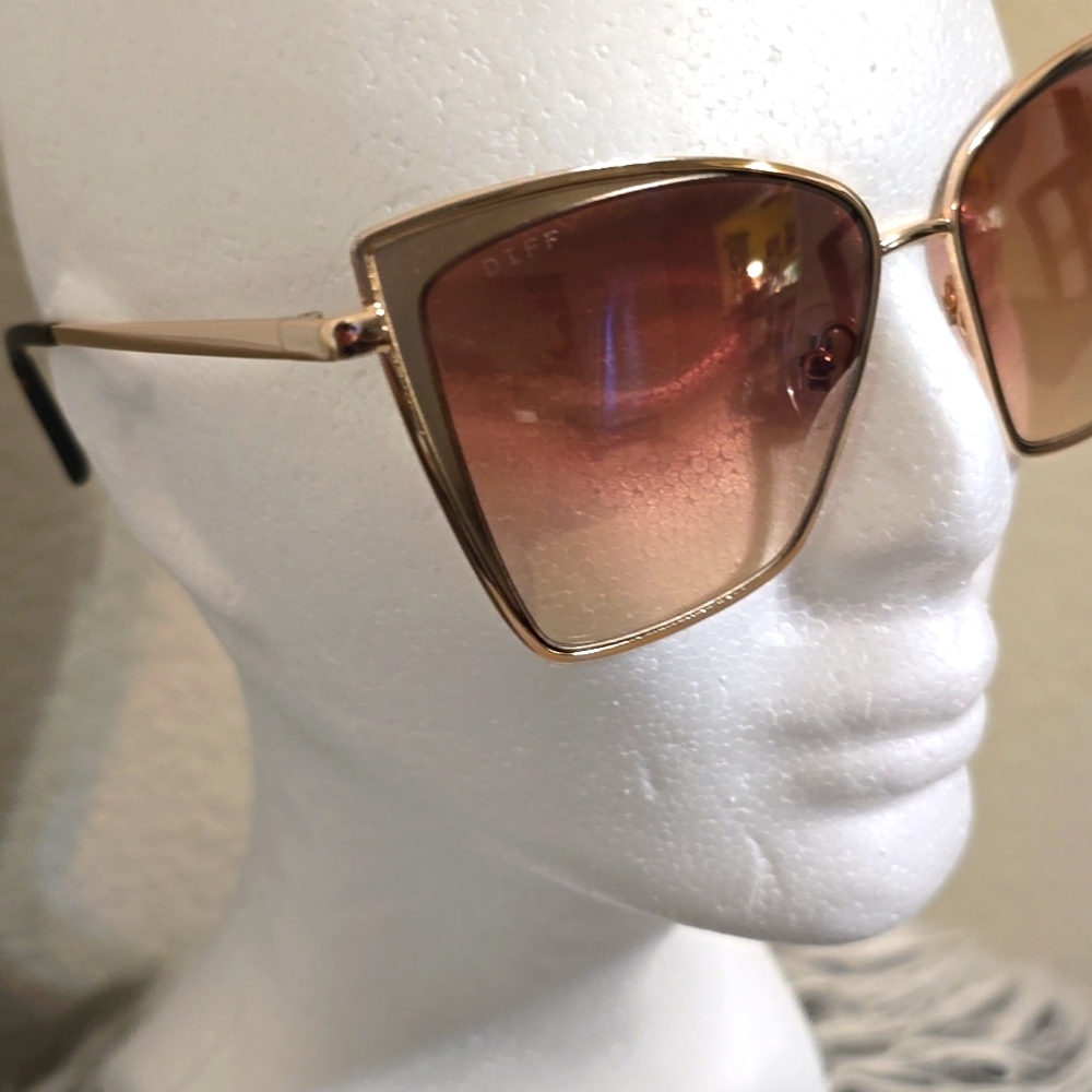 Diff Eyewear Women's Frame Mirrored Sunglasses - Picture 9 of 15